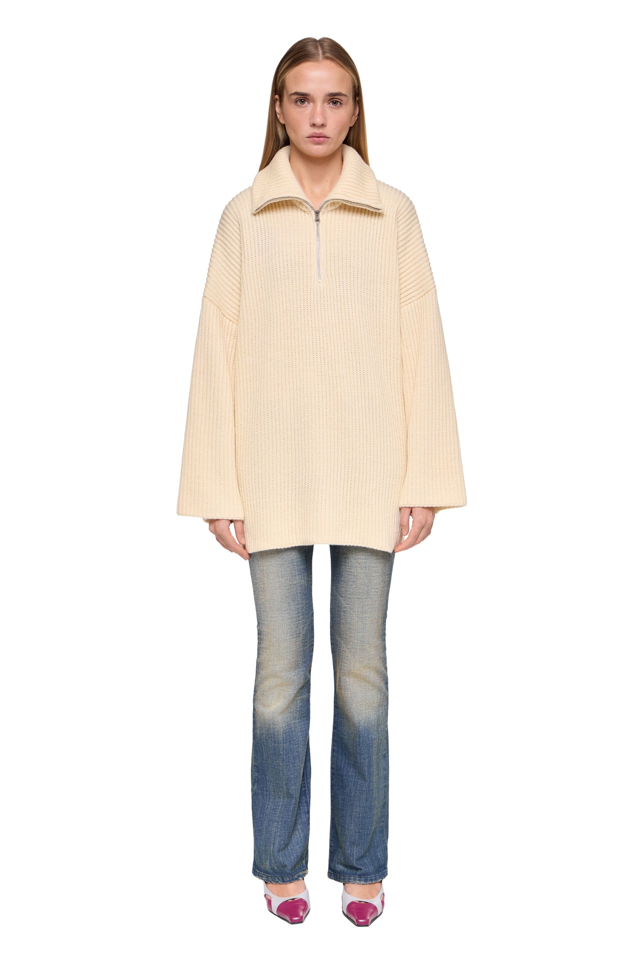 CREAM ZIP SWEATER